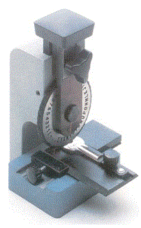 COMPOUND M/CYFER-LETTER-TEKEN