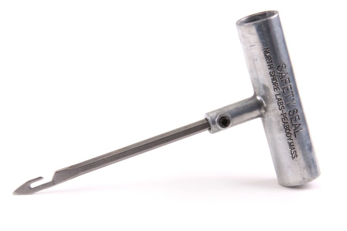 SAFETY SEAL + HANDLE & NAALD